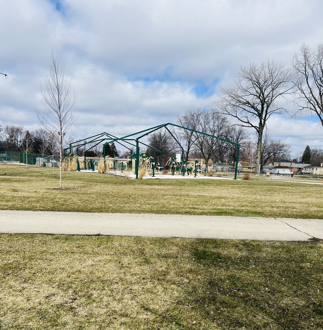 605 N WOLF Road #8E, Hillside, IL 60162
