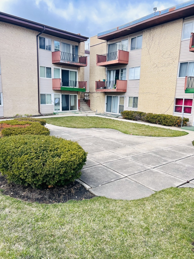 605 N WOLF Road #8E, Hillside, IL 60162