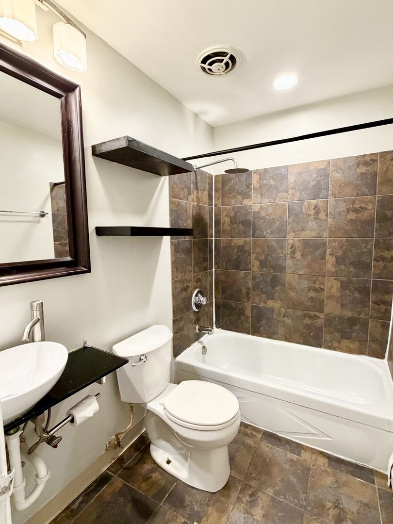 605 N WOLF Road #8E, Hillside, IL 60162