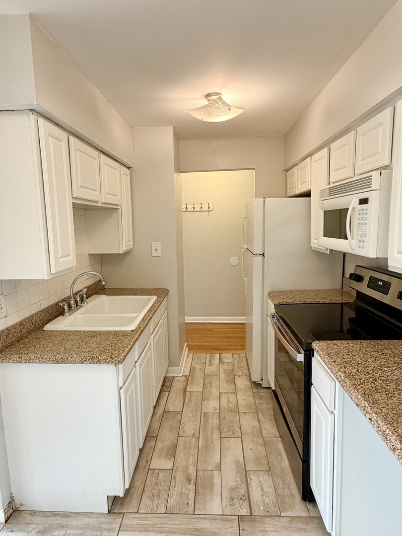605 N WOLF Road #8E, Hillside, IL 60162