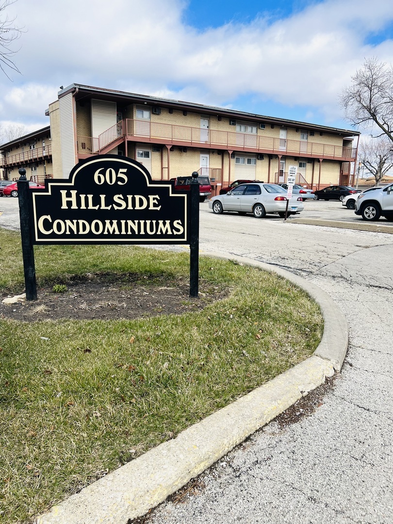 605 N WOLF Road #8E, Hillside, IL 60162