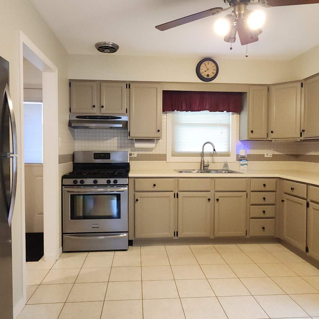 4609 W 115th Place, Alsip, IL 60803