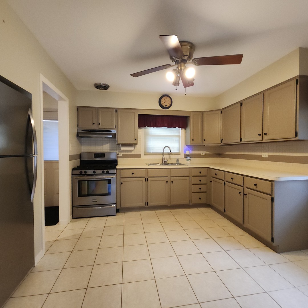 4609 W 115th Place, Alsip, IL 60803