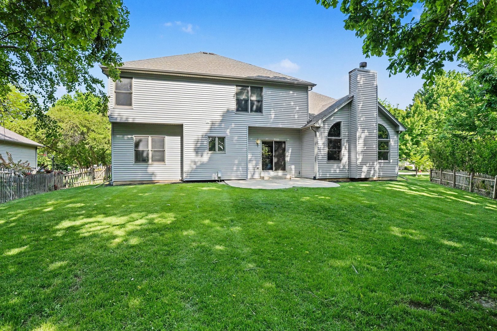 205 Willowwood Drive, Oswego, IL 60543