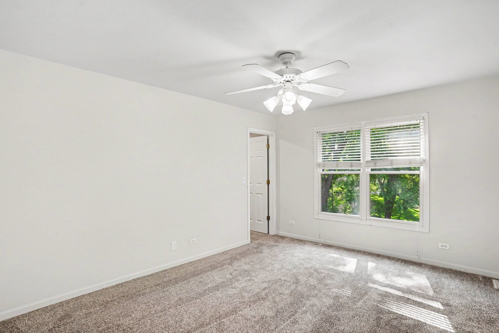 205 Willowwood Drive, Oswego, IL 60543