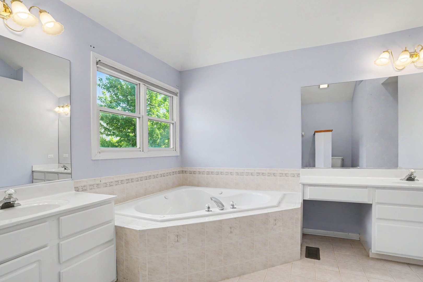 205 Willowwood Drive, Oswego, IL 60543