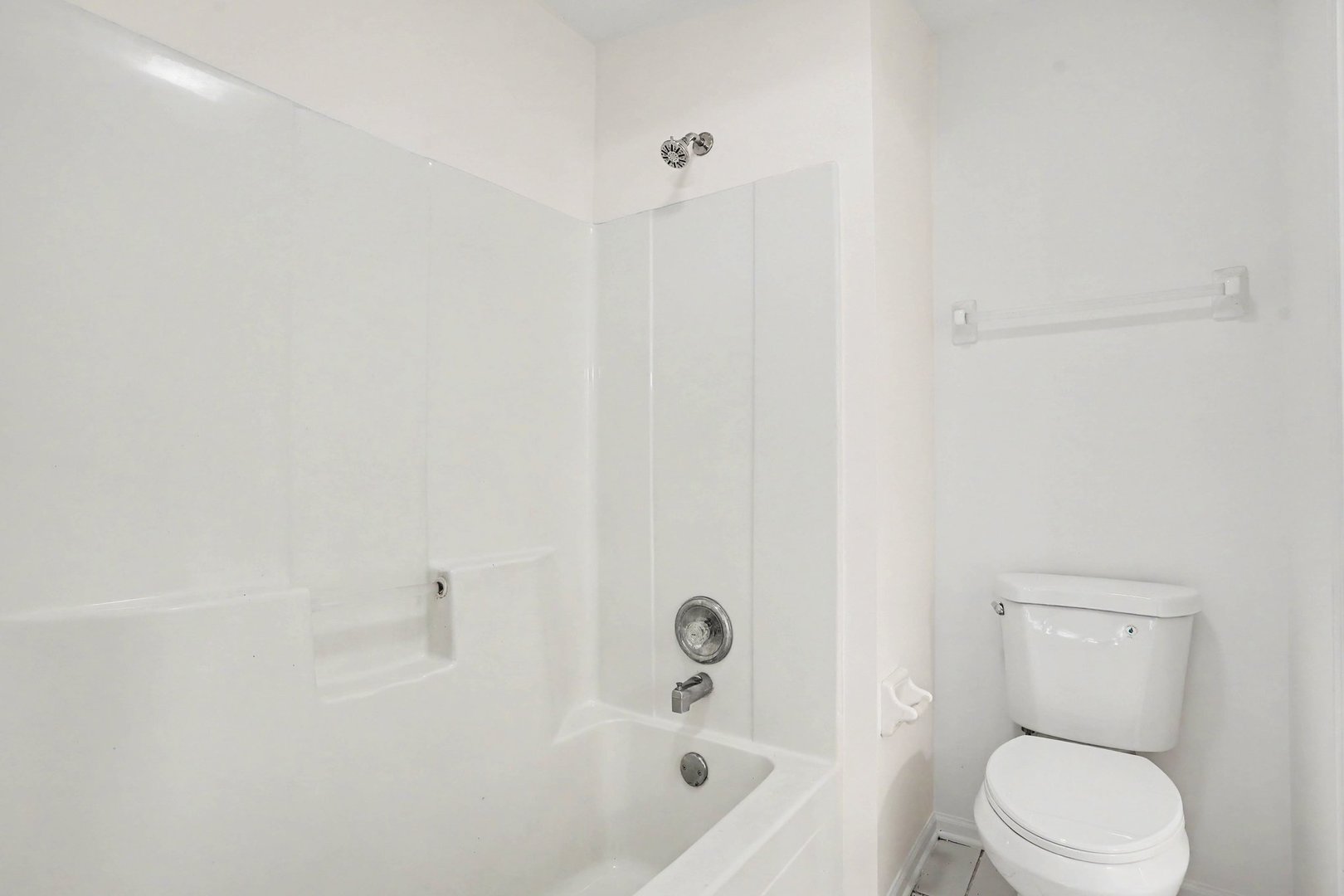 205 Willowwood Drive, Oswego, IL 60543
