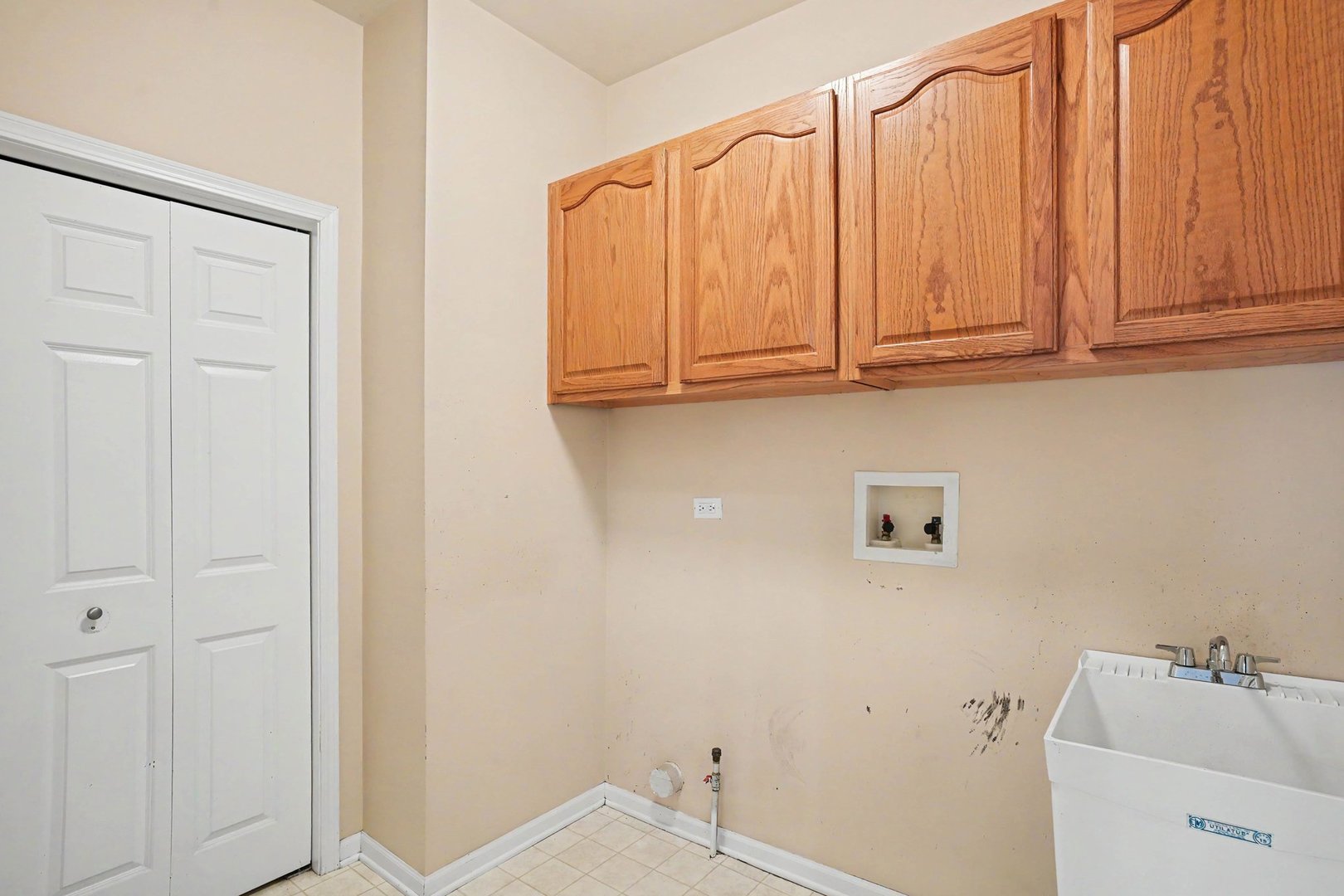 205 Willowwood Drive, Oswego, IL 60543
