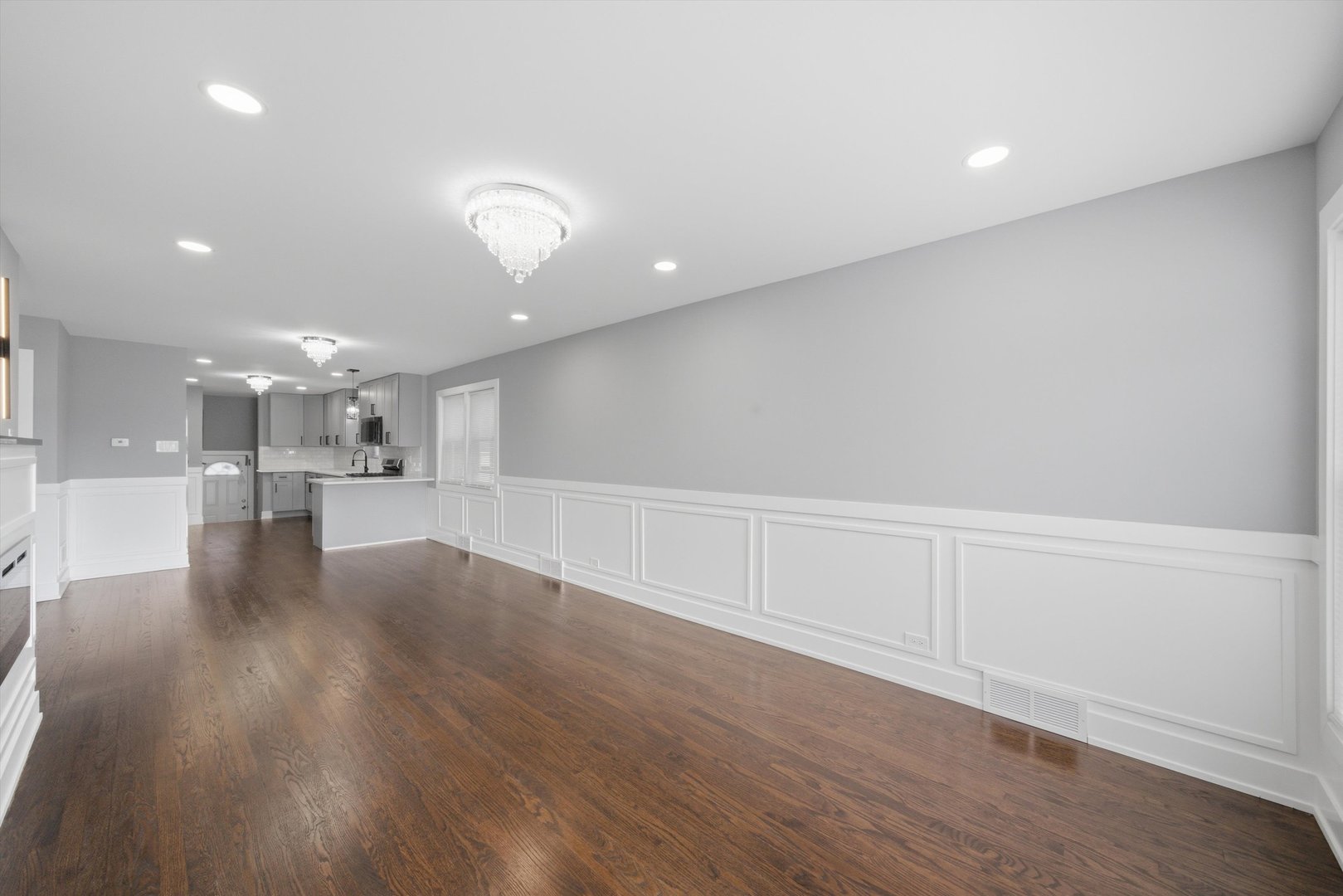 8243 S Wabash Avenue, Chicago, IL 60619