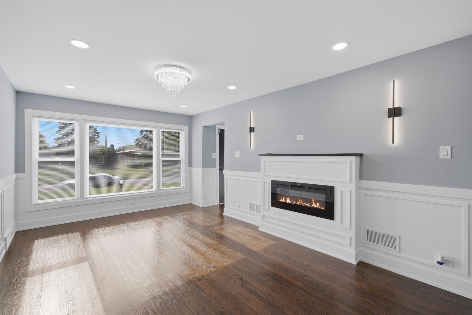 8243 S Wabash Avenue, Chicago, IL 60619