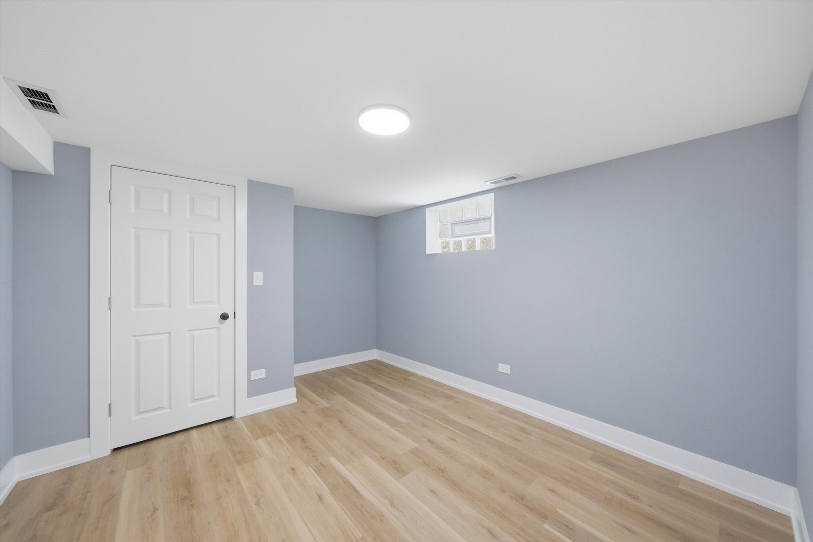 8243 S Wabash Avenue, Chicago, IL 60619