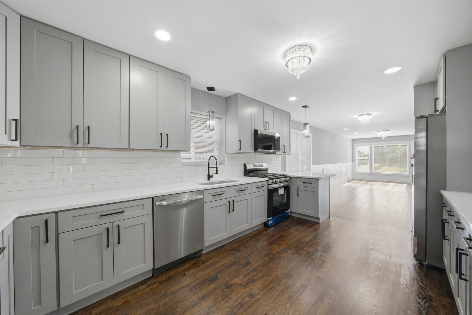 8243 S Wabash Avenue, Chicago, IL 60619