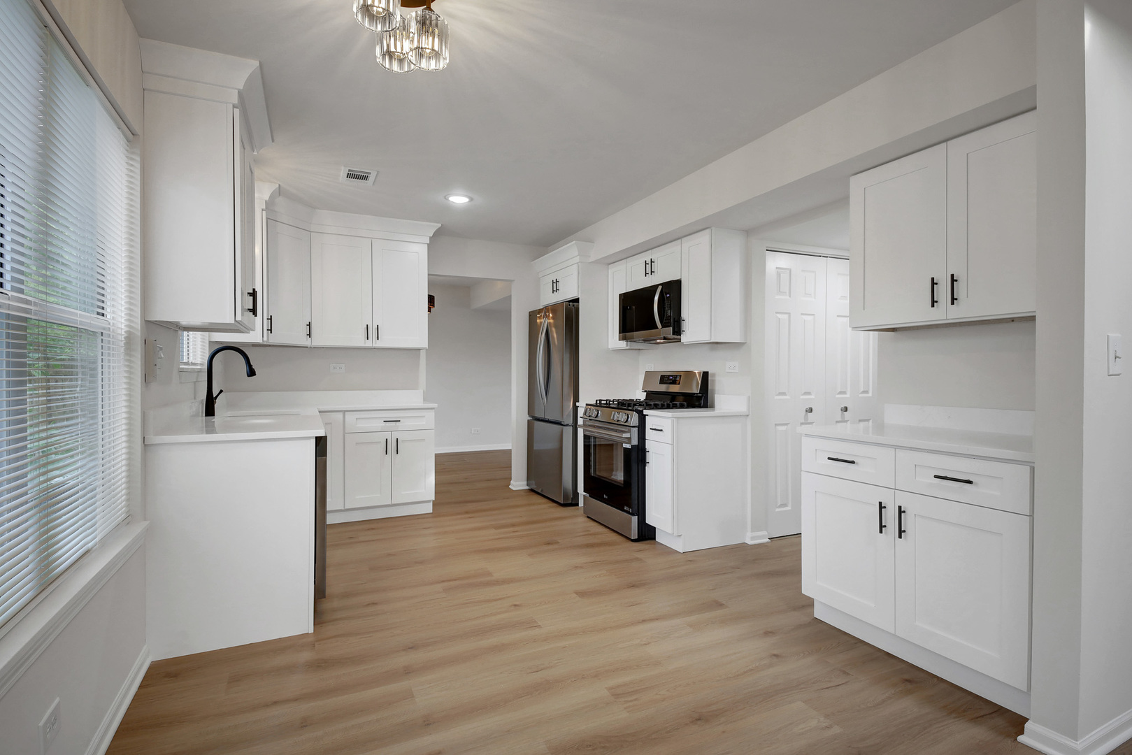 1161 REGENT Drive #0, Mundelein, IL 60060
