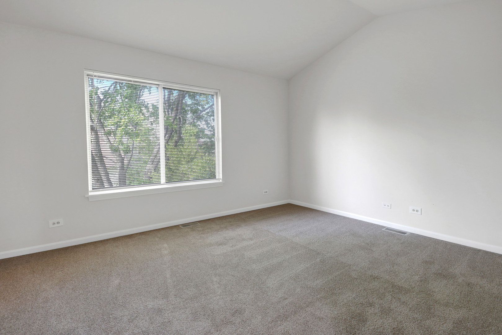 1161 REGENT Drive #0, Mundelein, IL 60060