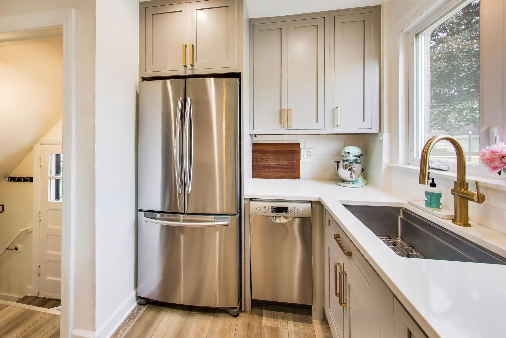 7530 W Devon Avenue, Chicago, IL 60631