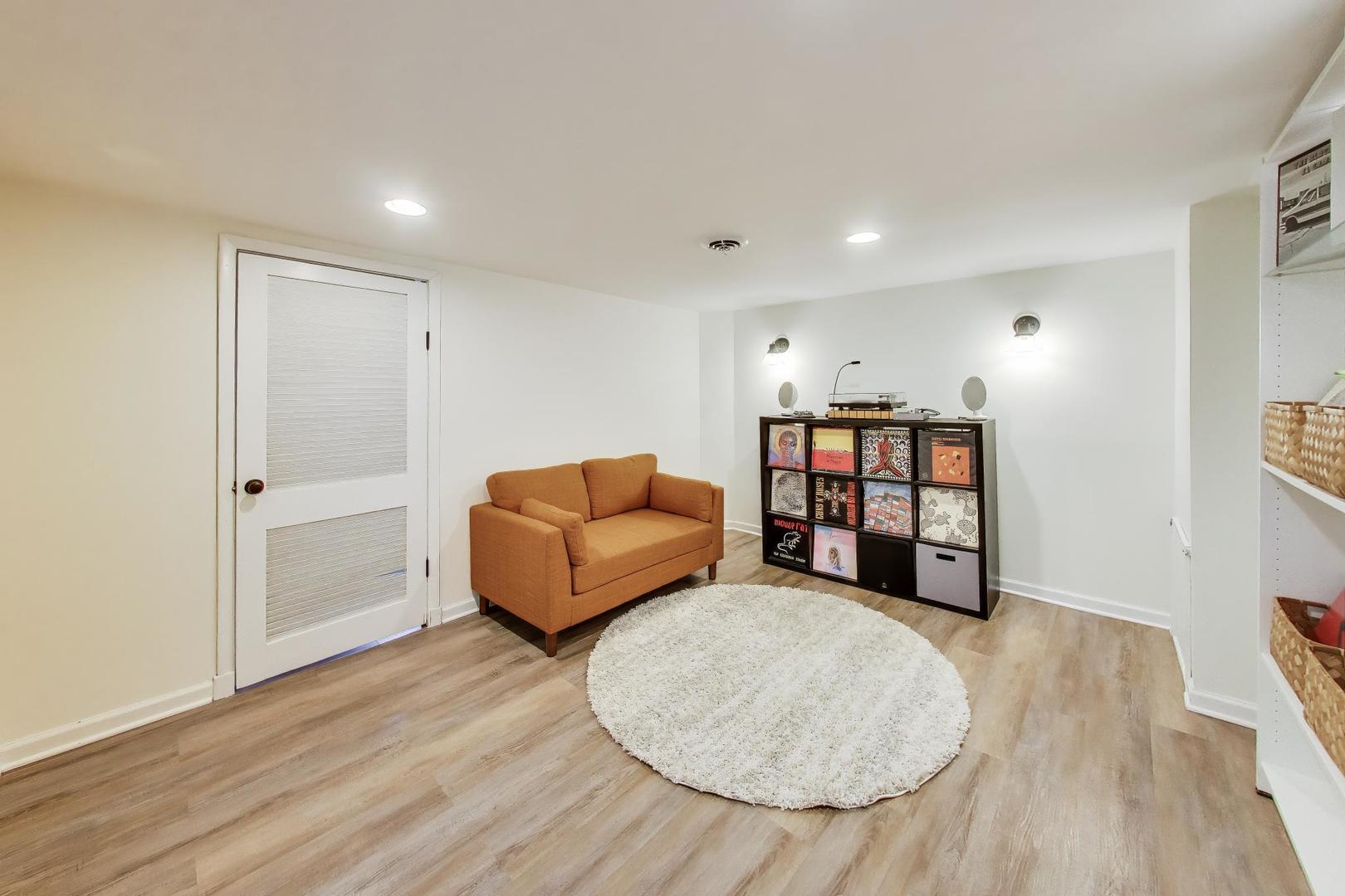 7530 W Devon Avenue, Chicago, IL 60631