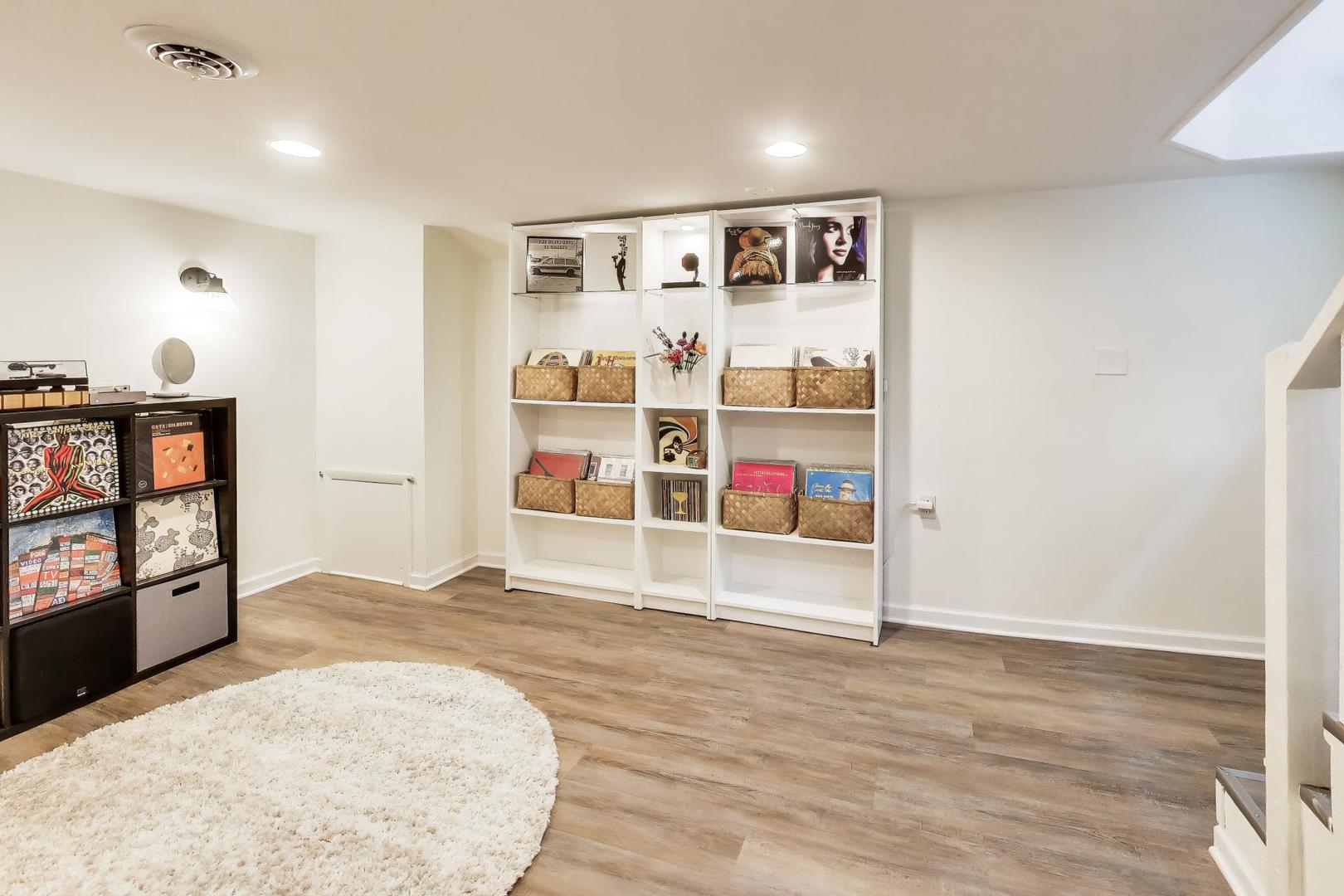 7530 W Devon Avenue, Chicago, IL 60631