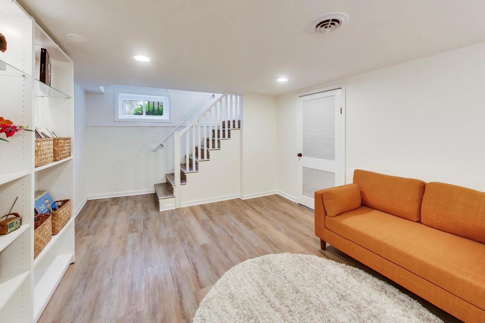 7530 W Devon Avenue, Chicago, IL 60631