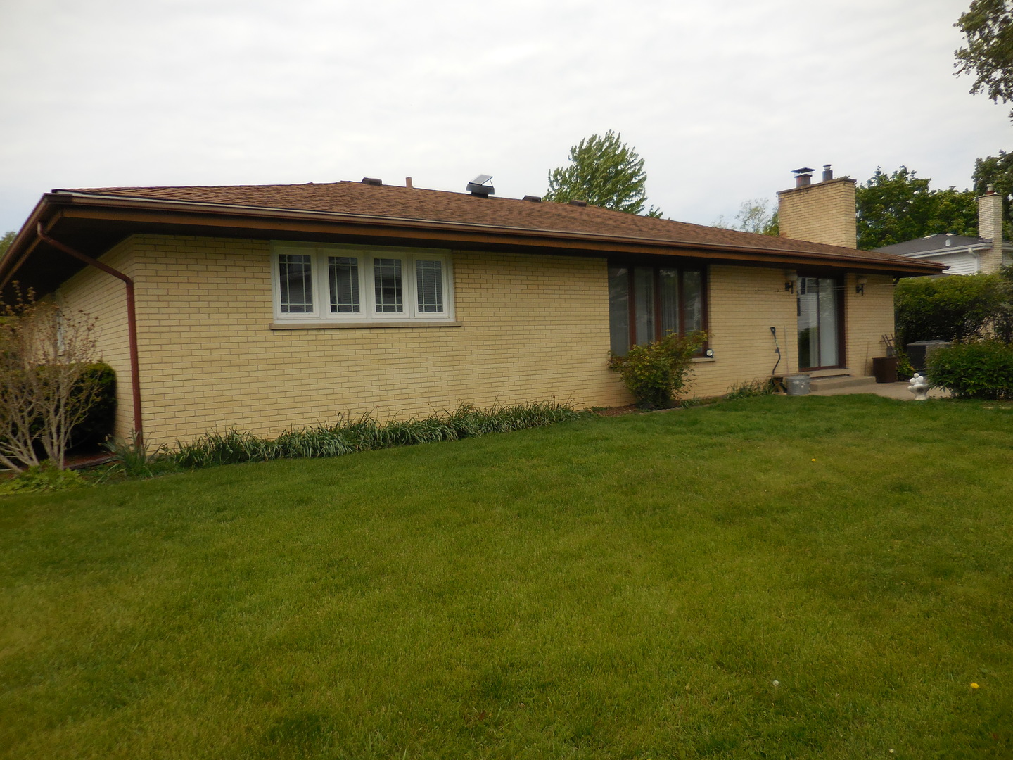 2653 N Bradford Drive, Arlington Heights, IL 60004
