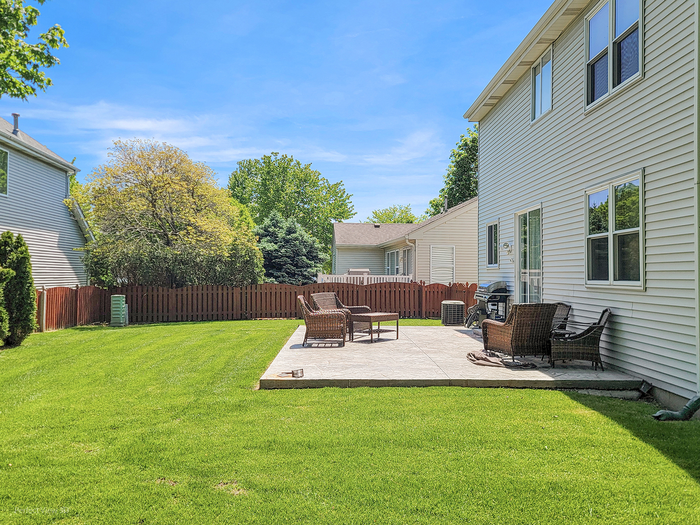 1195 Masters Parkway, Aurora, IL 60506