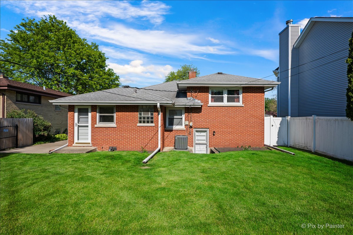 630 S Grant Avenue, Villa Park, IL 60181