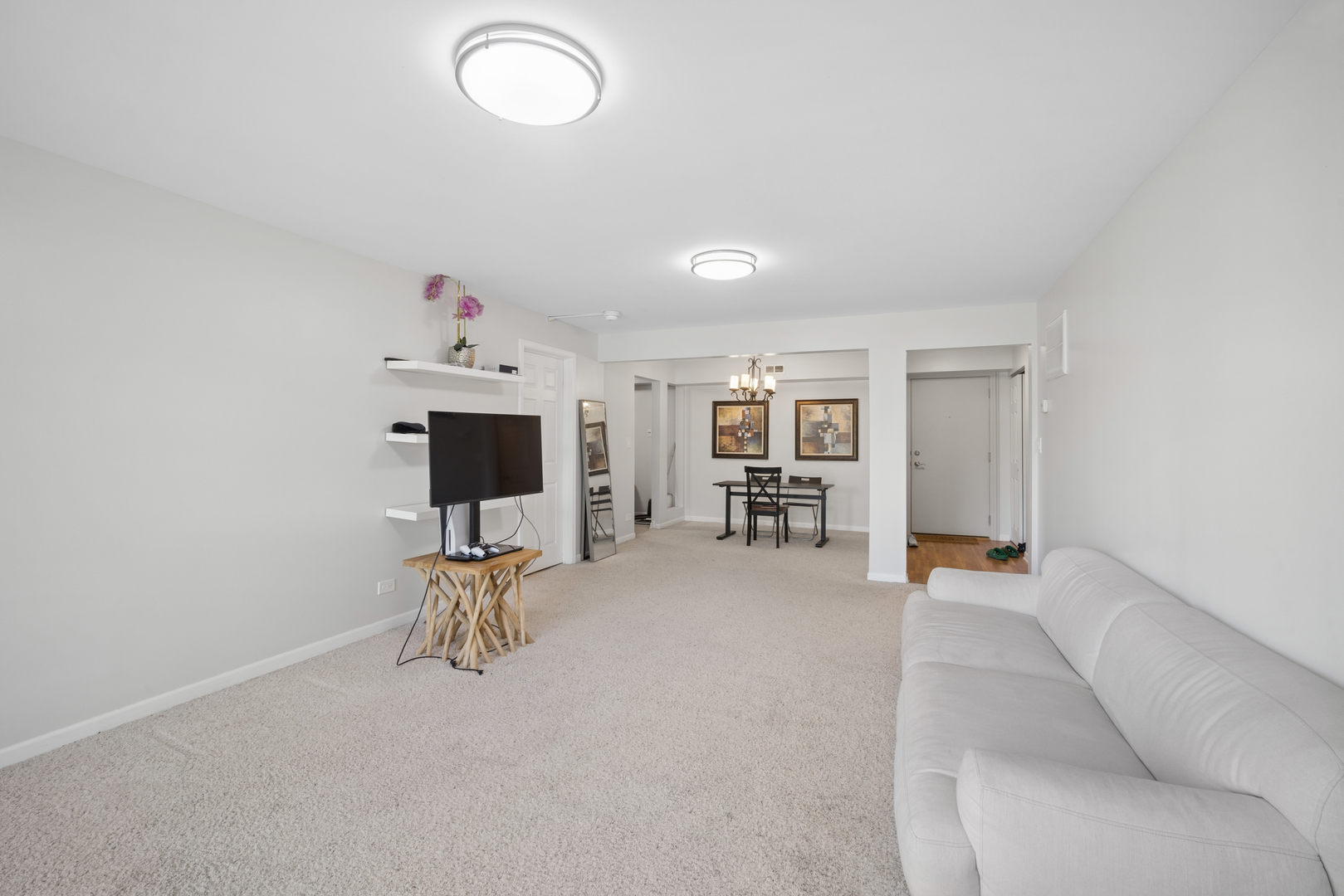 5200 Carriageway Drive #214, Rolling Meadows, IL 60008
