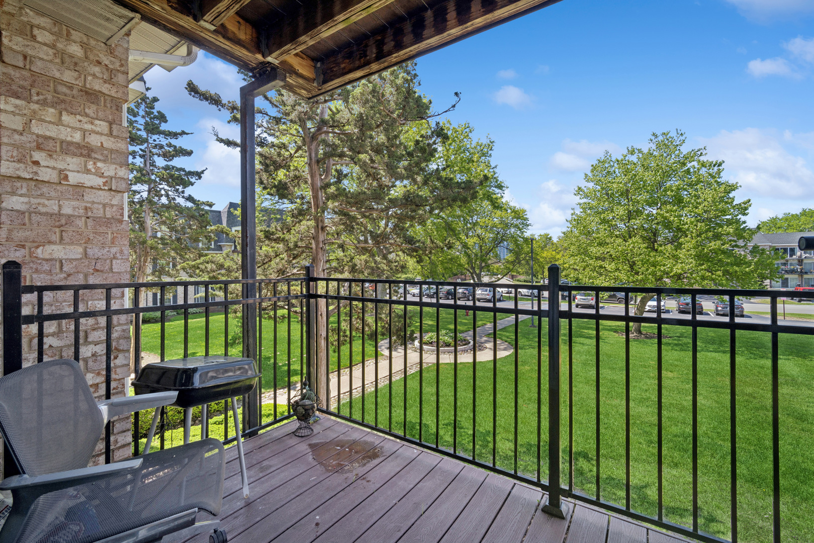 5200 Carriageway Drive #214, Rolling Meadows, IL 60008