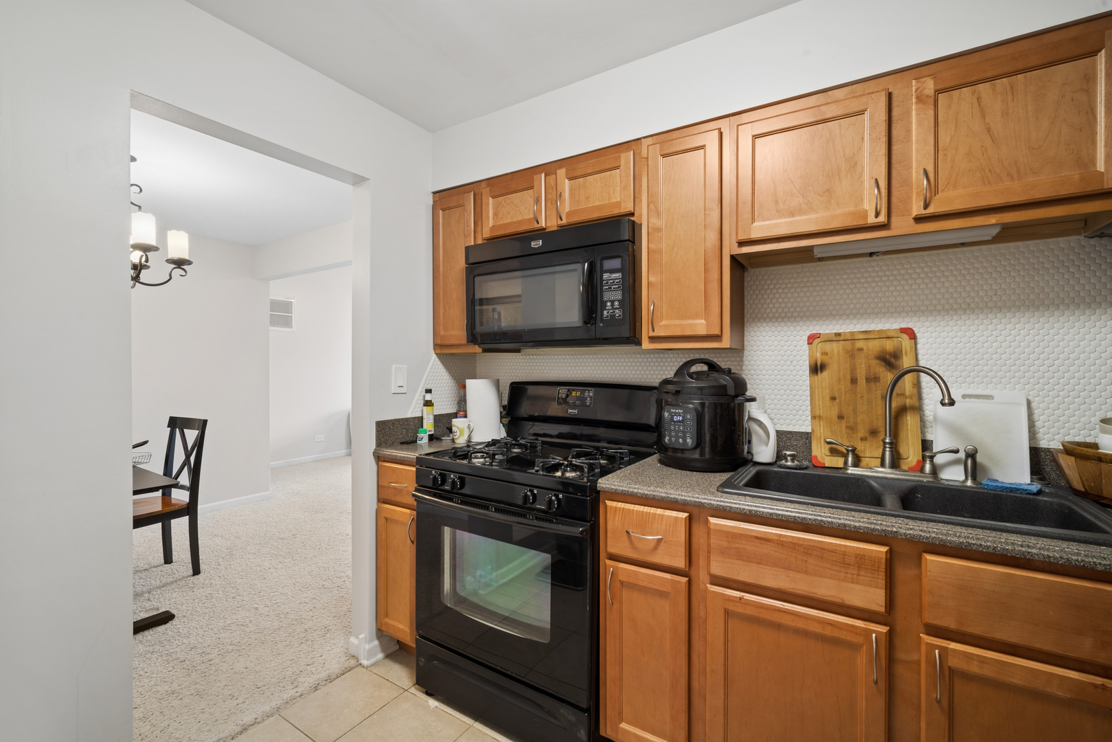 5200 Carriageway Drive #214, Rolling Meadows, IL 60008