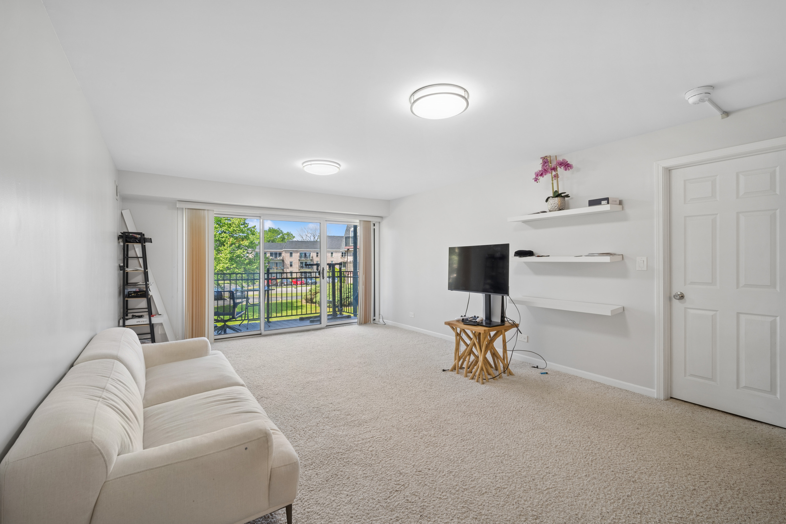 5200 Carriageway Drive #214, Rolling Meadows, IL 60008