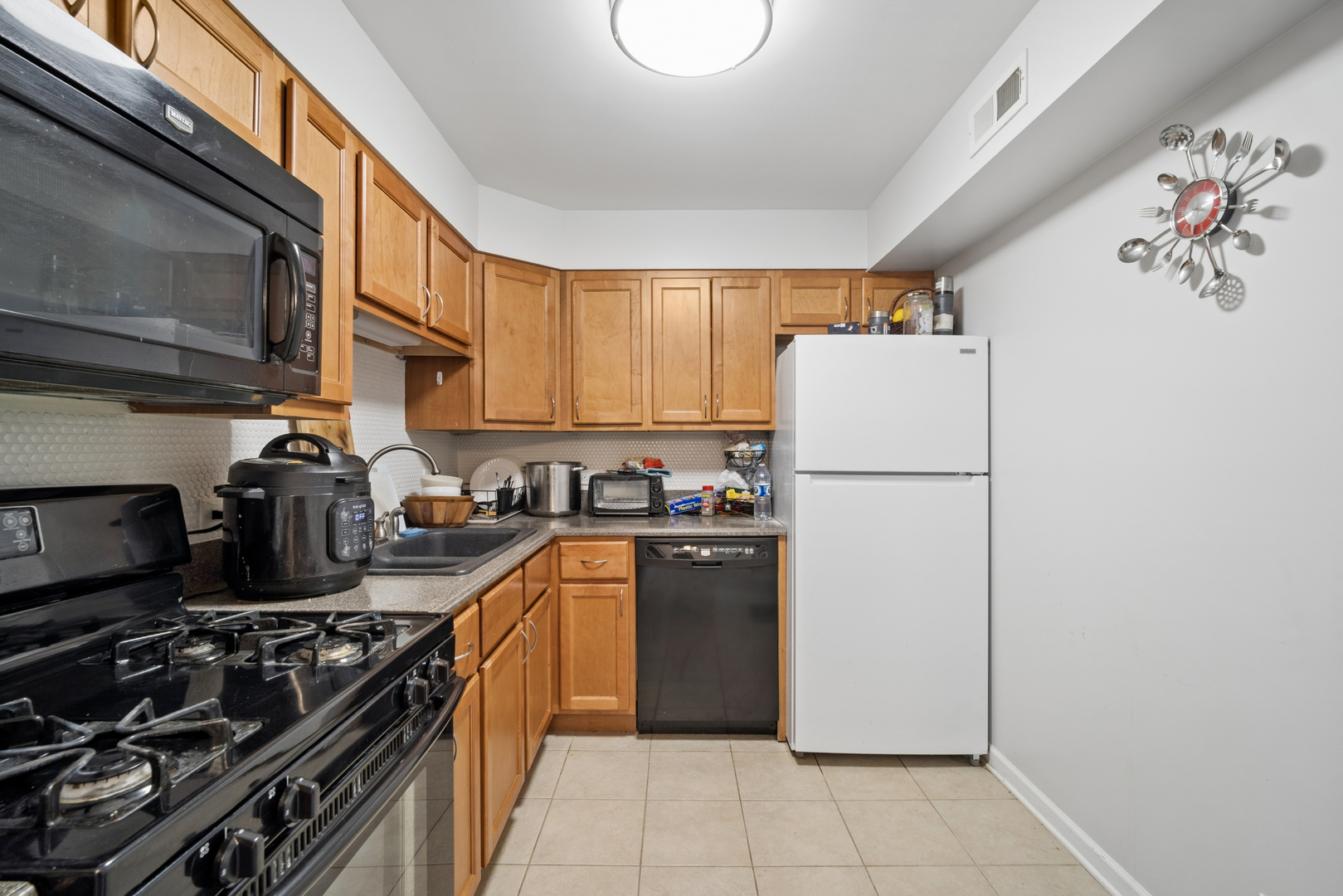 5200 Carriageway Drive #214, Rolling Meadows, IL 60008