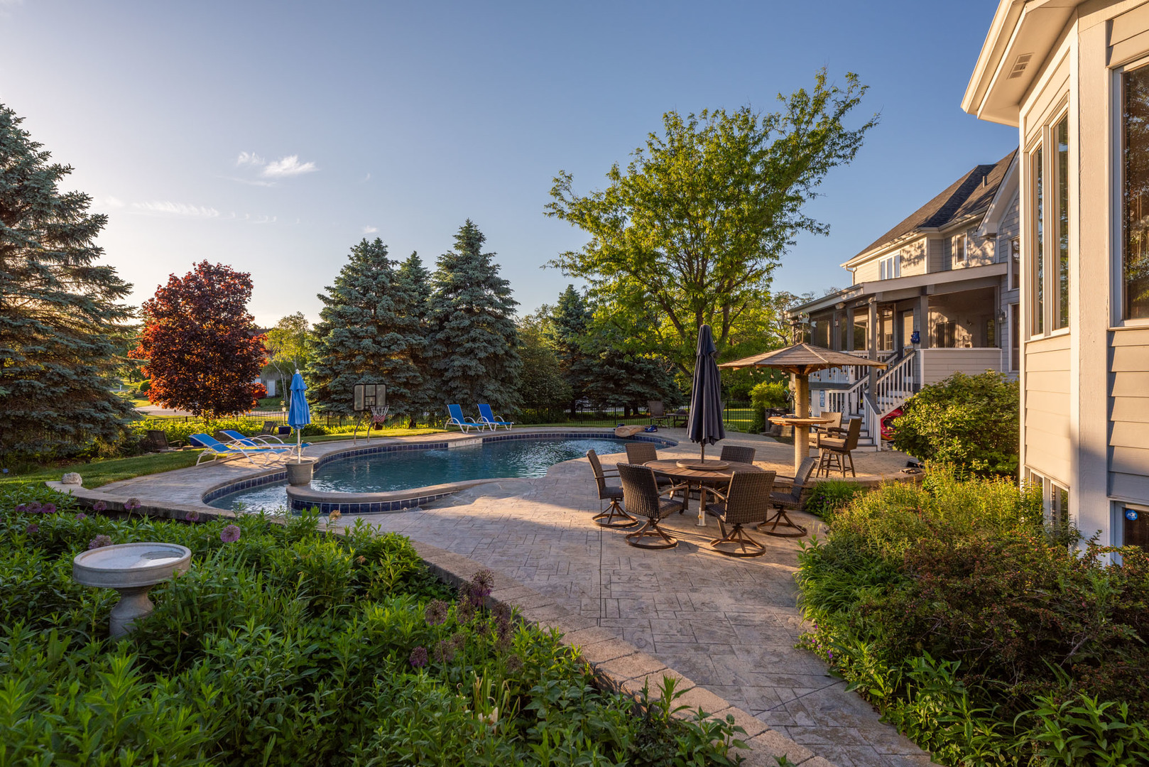 4N918 WEST WOODS Drive, St. Charles, IL 60175