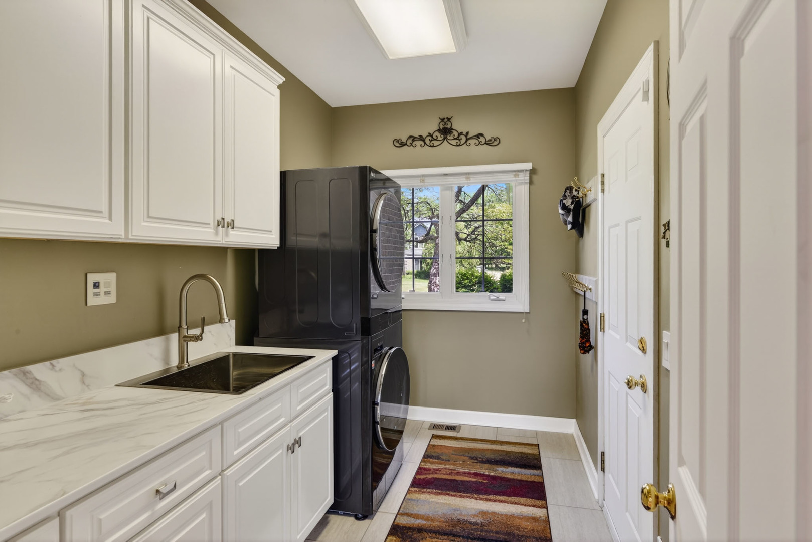 4N918 WEST WOODS Drive, St. Charles, IL 60175