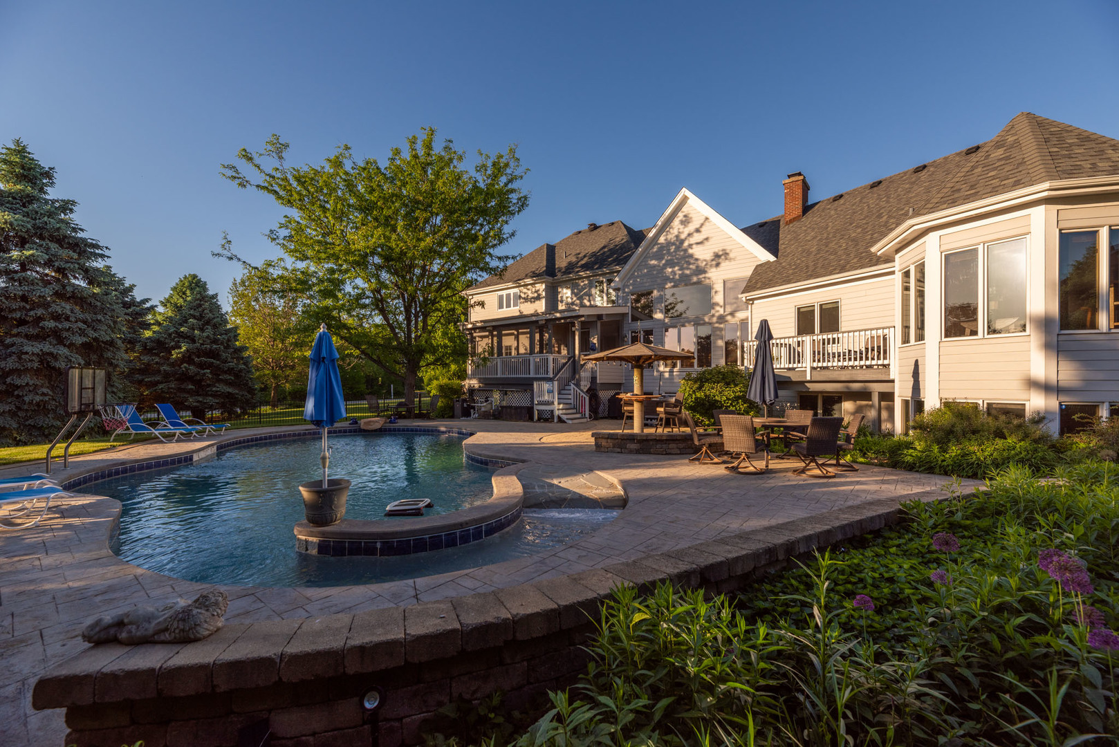 4N918 WEST WOODS Drive, St. Charles, IL 60175