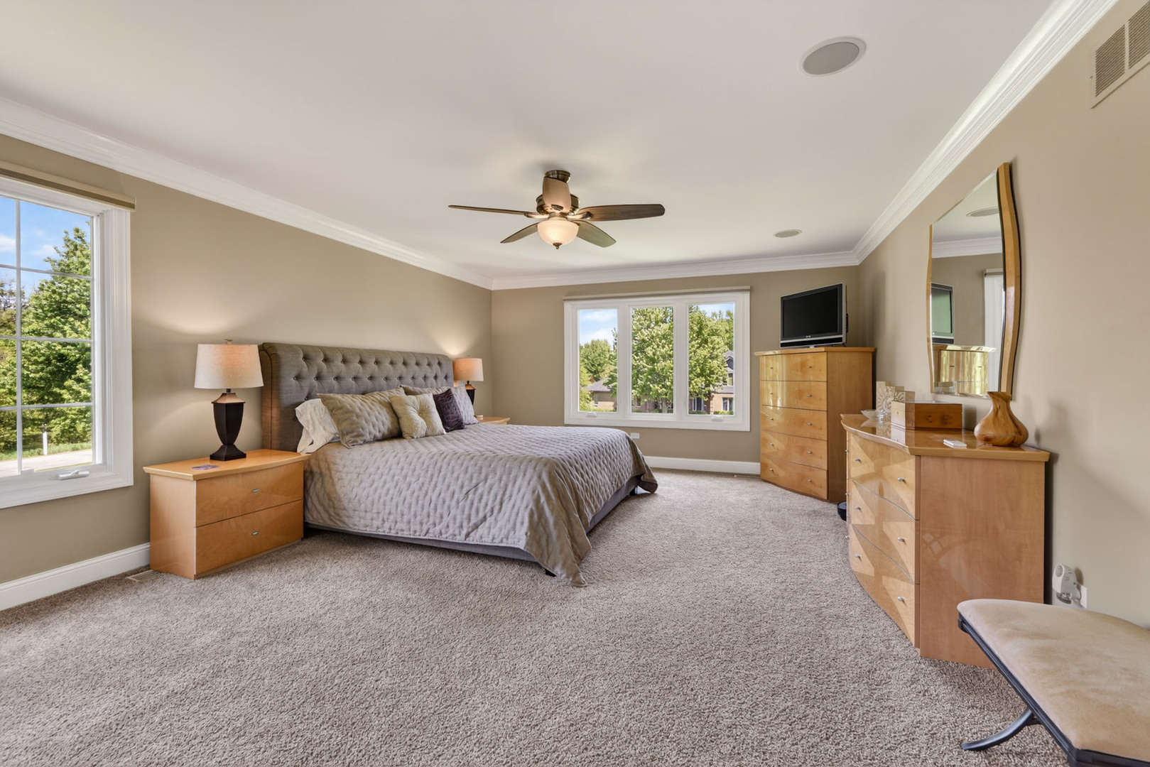4N918 WEST WOODS Drive, St. Charles, IL 60175