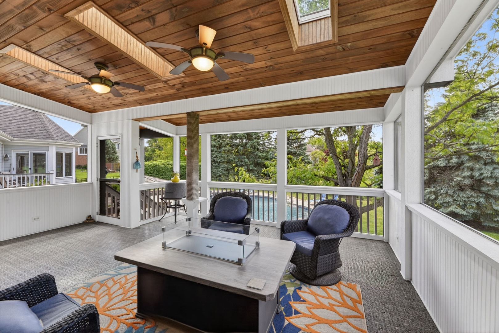 4N918 WEST WOODS Drive, St. Charles, IL 60175