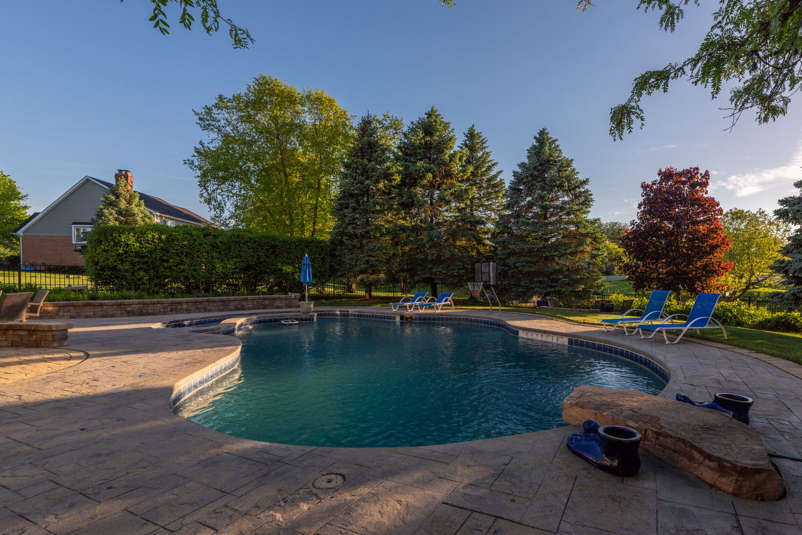 4N918 WEST WOODS Drive, St. Charles, IL 60175