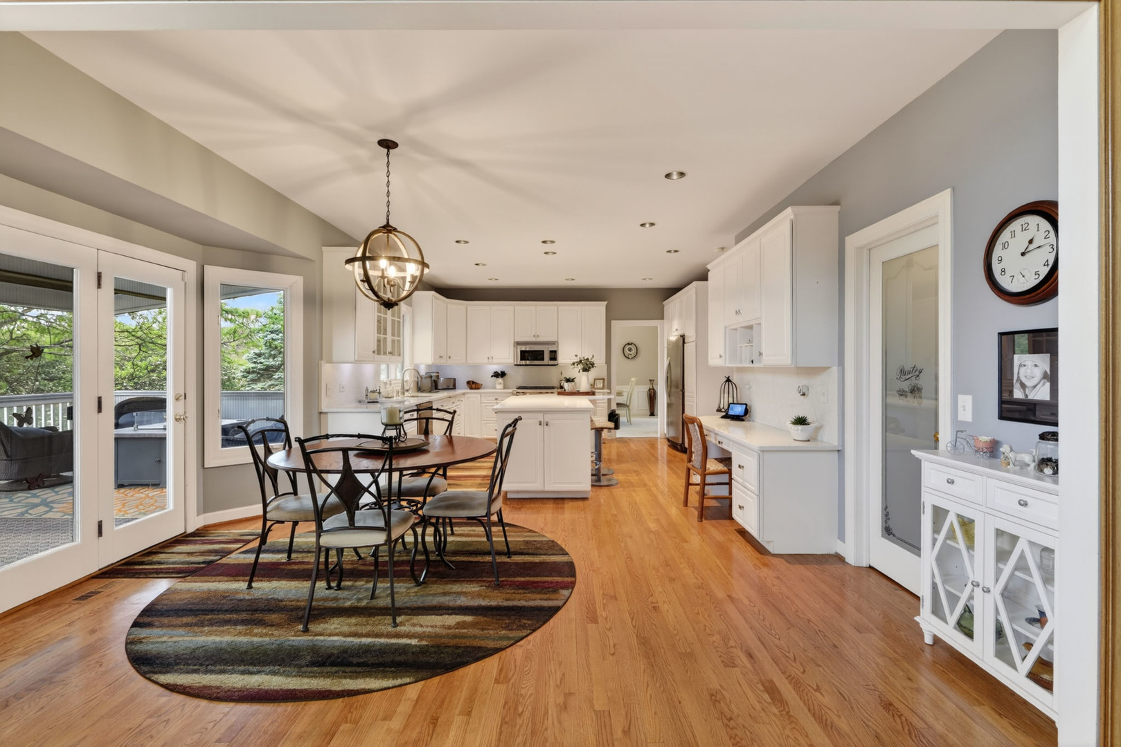 4N918 WEST WOODS Drive, St. Charles, IL 60175