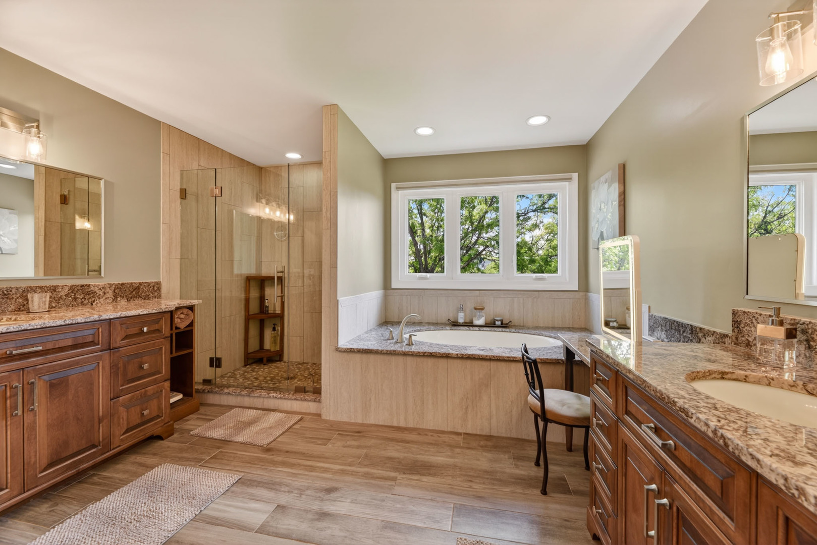4N918 WEST WOODS Drive, St. Charles, IL 60175