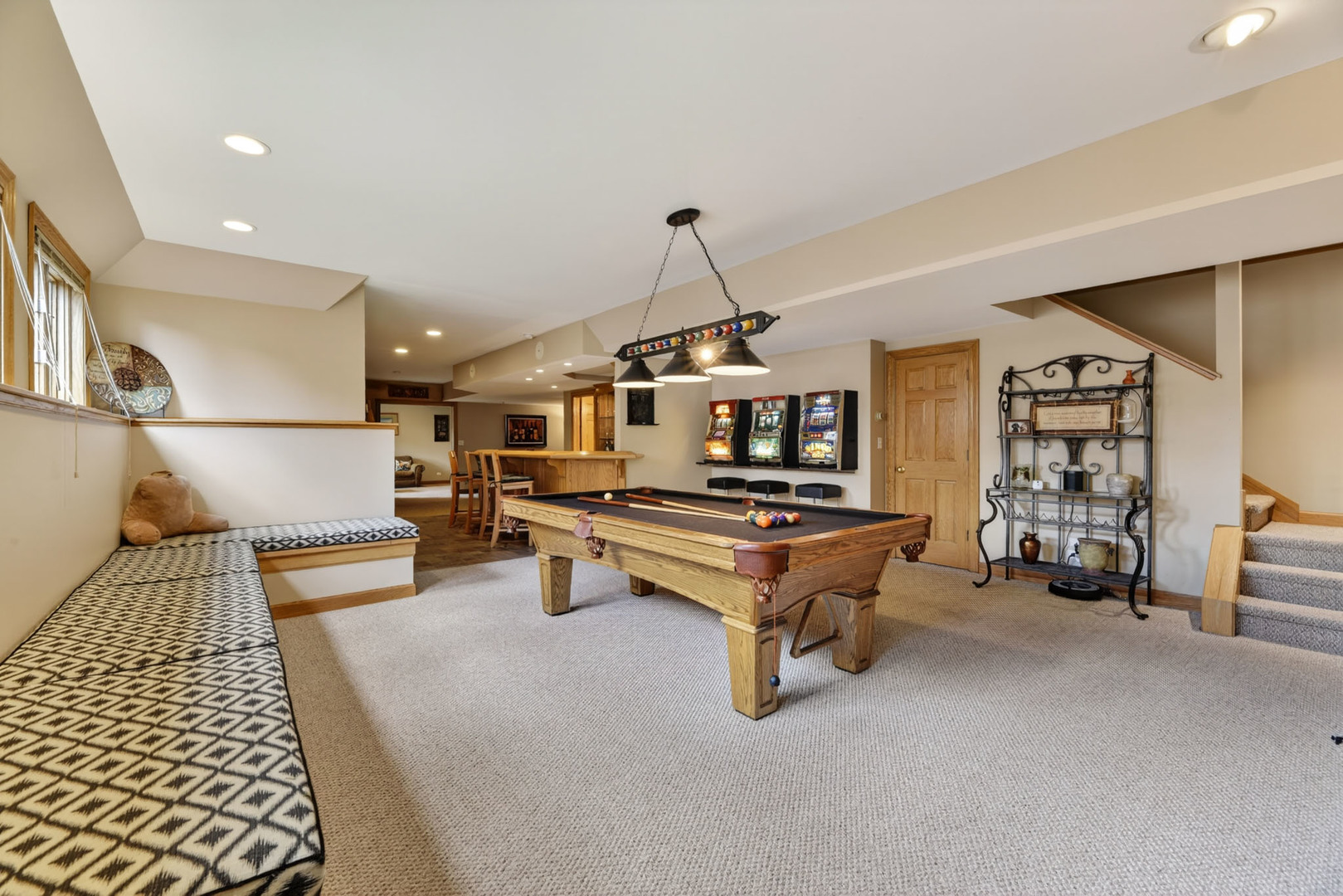 4N918 WEST WOODS Drive, St. Charles, IL 60175