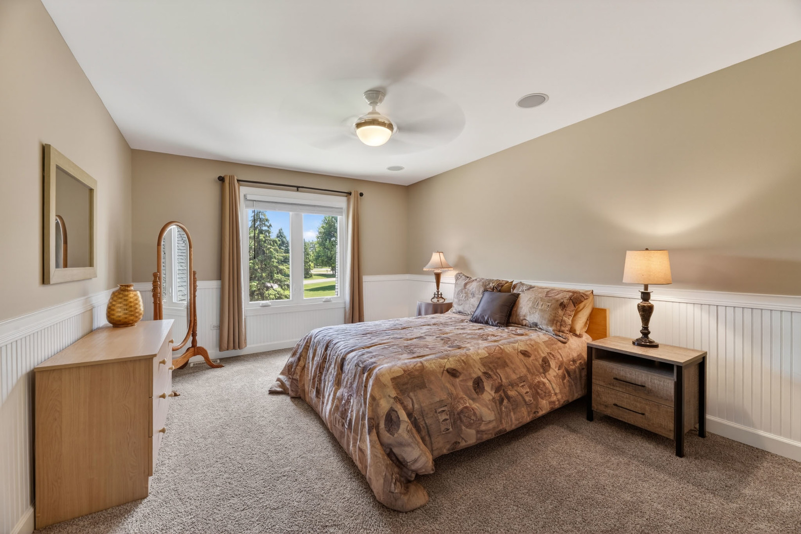4N918 WEST WOODS Drive, St. Charles, IL 60175