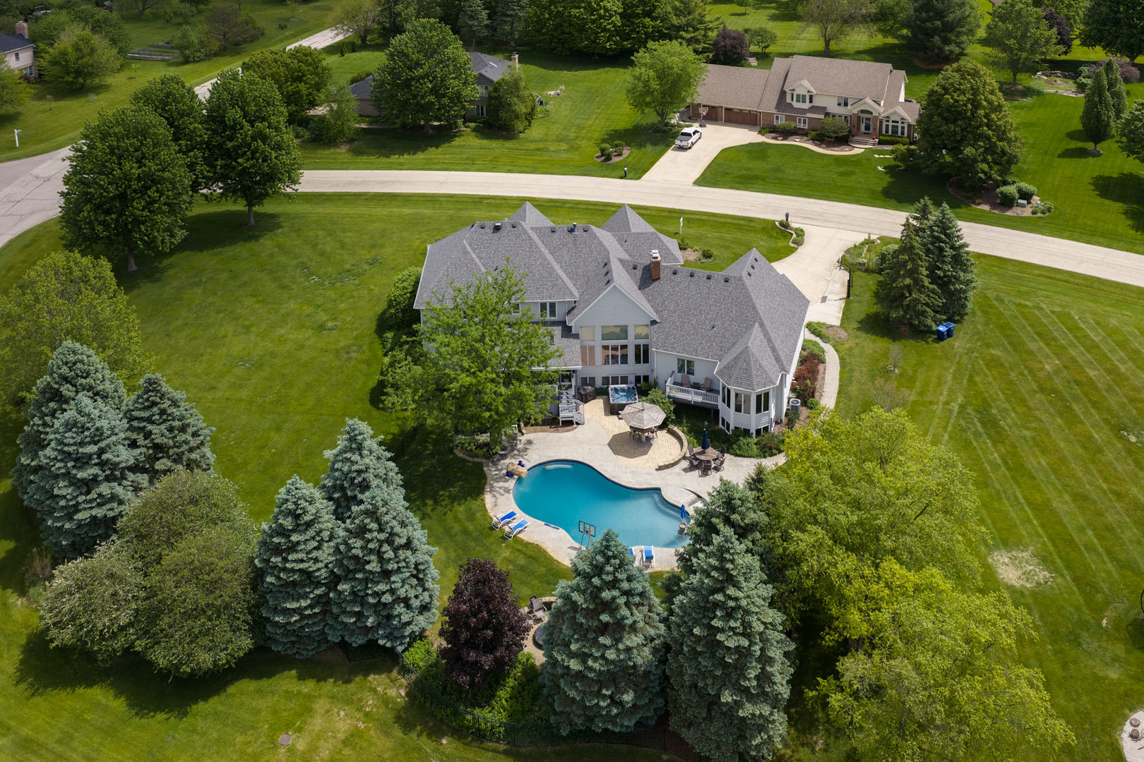 4N918 WEST WOODS Drive, St. Charles, IL 60175