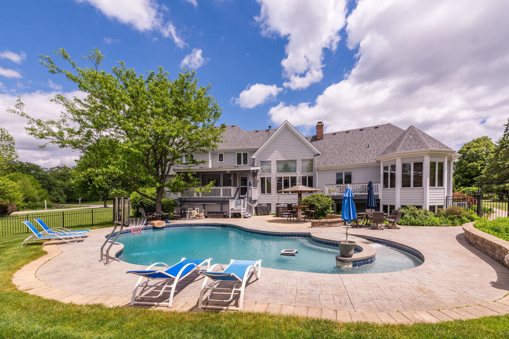 4N918 WEST WOODS Drive, St. Charles, IL 60175