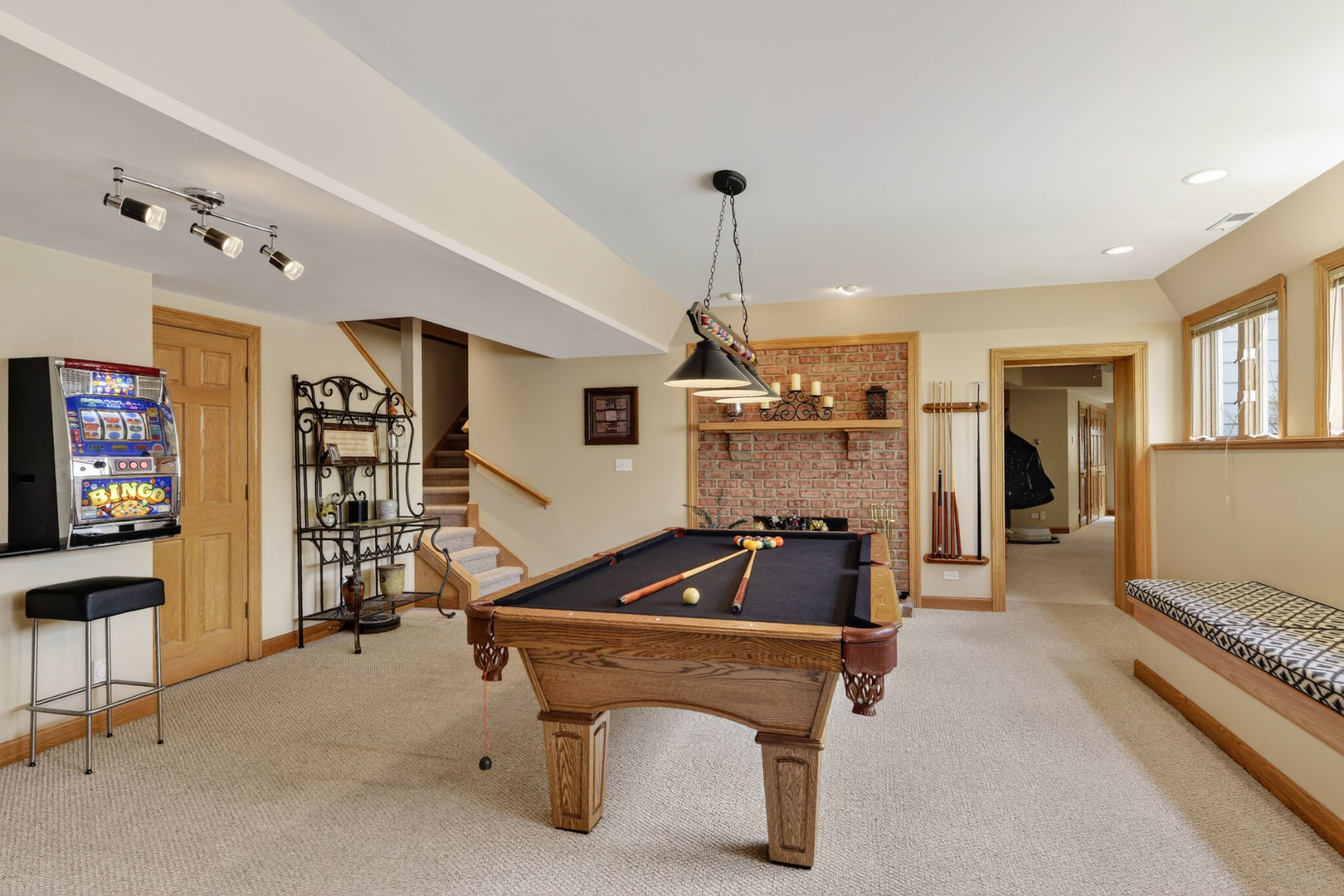 4N918 WEST WOODS Drive, St. Charles, IL 60175