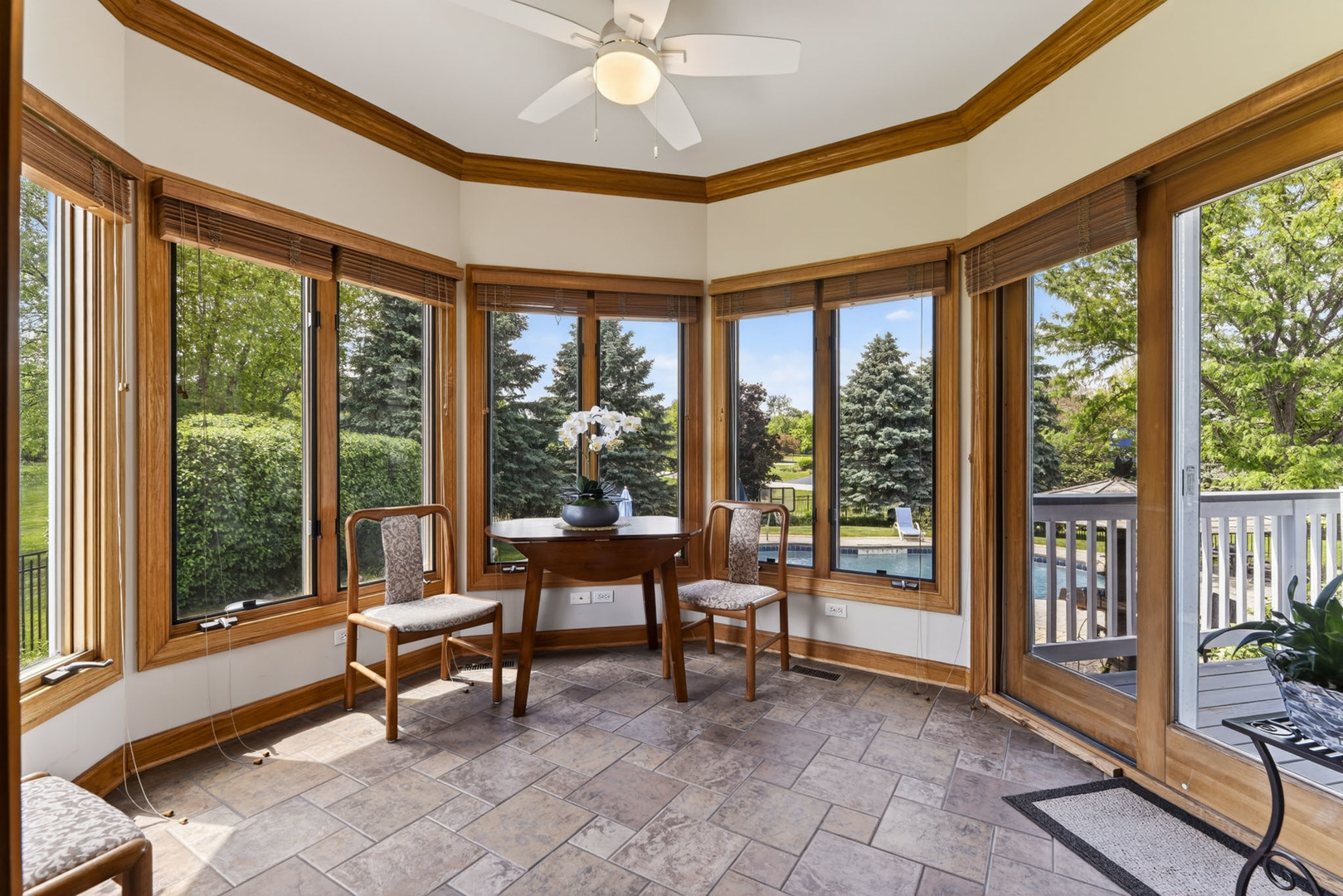 4N918 WEST WOODS Drive, St. Charles, IL 60175