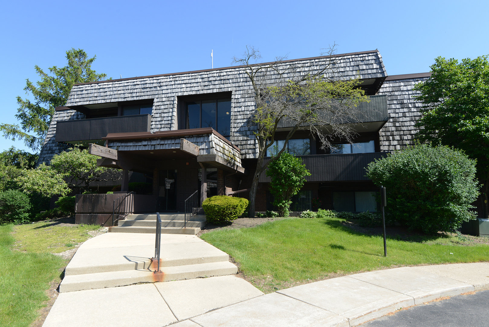 523 Timber Ridge Drive #204, Carol Stream, IL 60188
