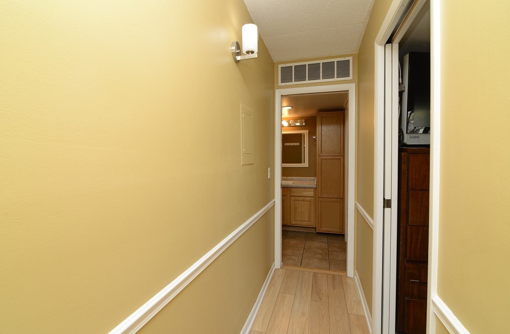 523 Timber Ridge Drive #204, Carol Stream, IL 60188