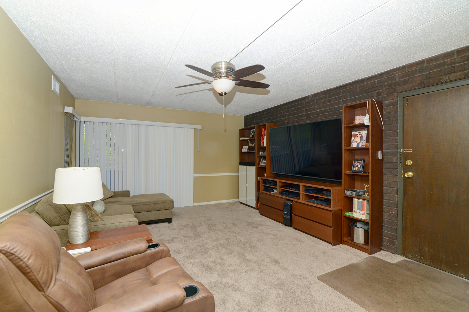 523 Timber Ridge Drive #204, Carol Stream, IL 60188