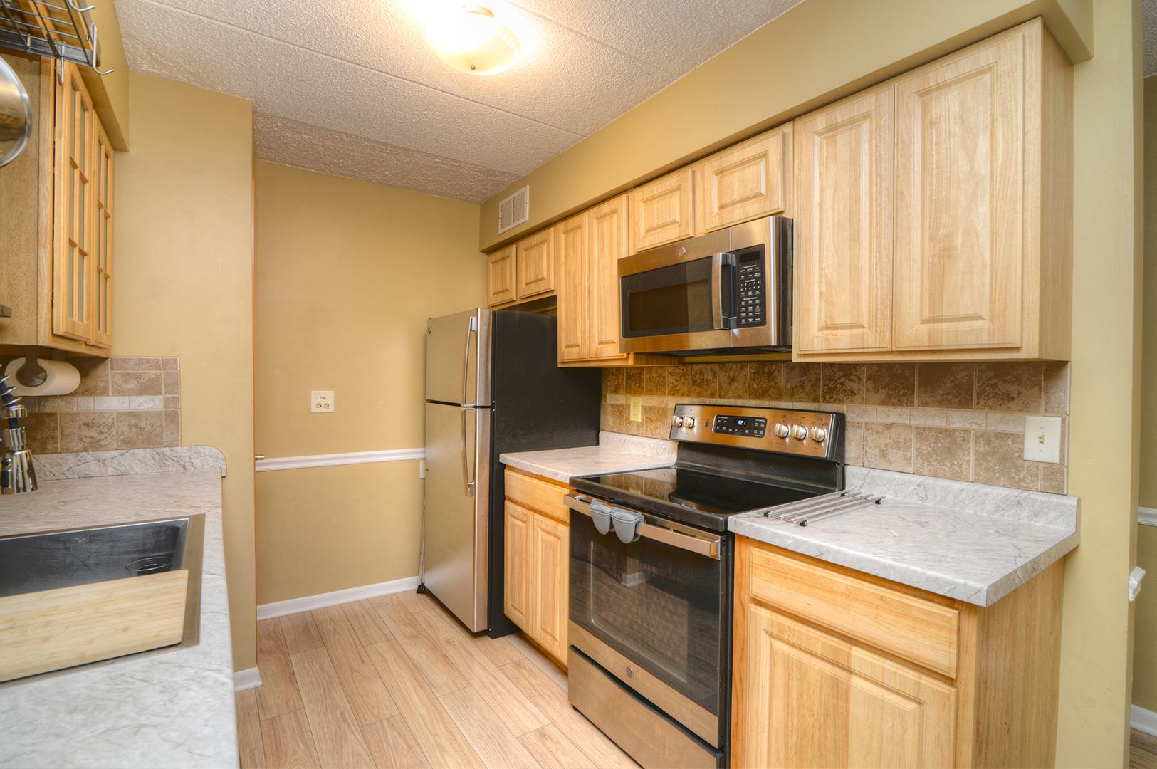 523 Timber Ridge Drive #204, Carol Stream, IL 60188