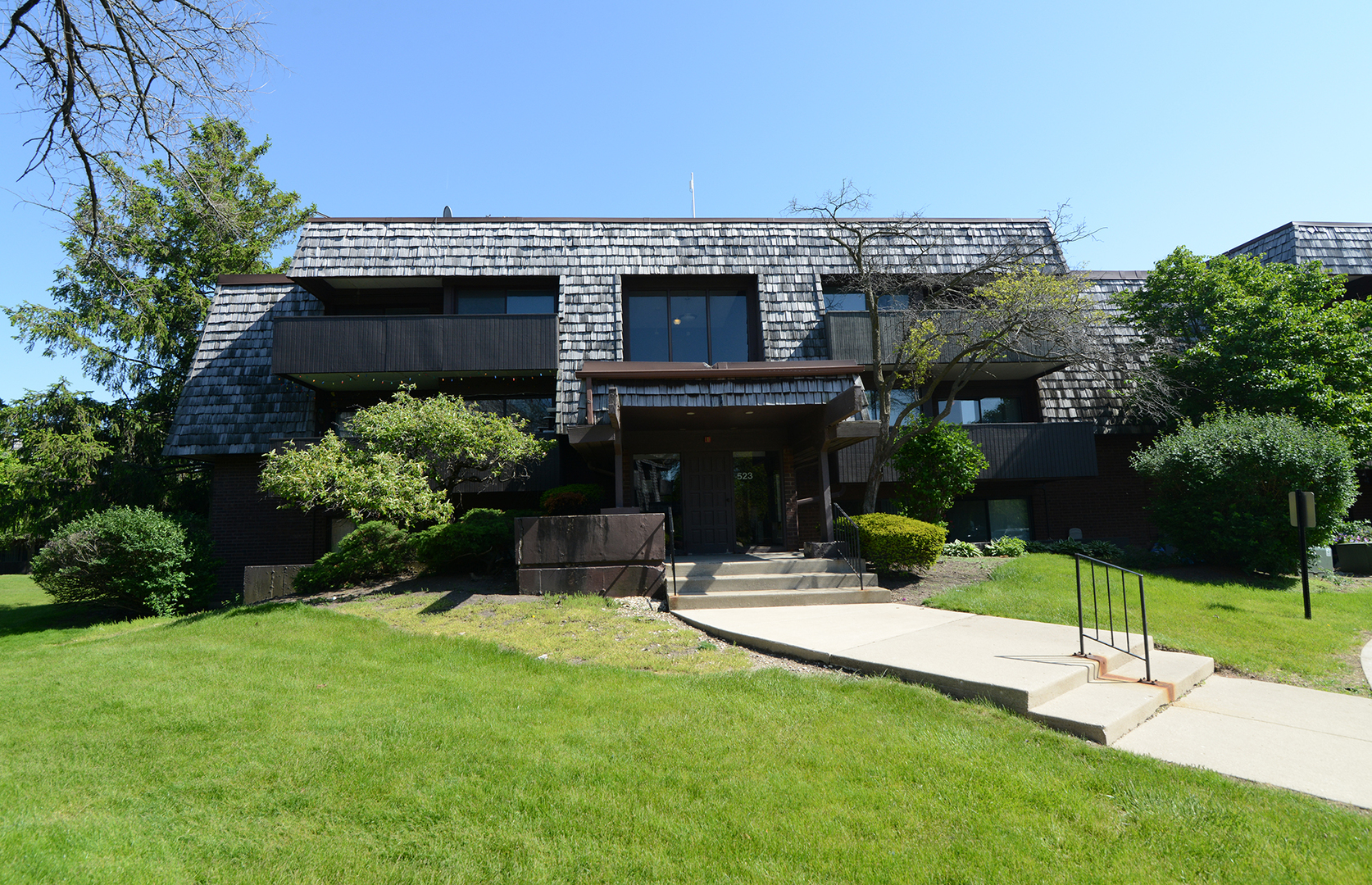 523 Timber Ridge Drive #204, Carol Stream, IL 60188