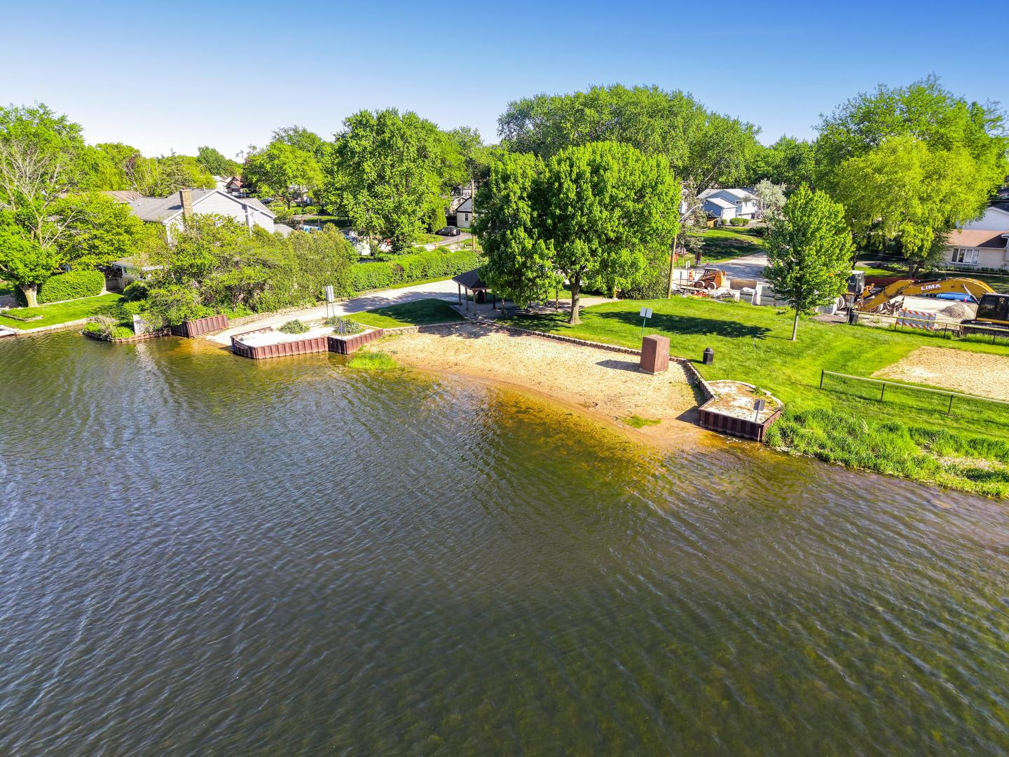 2004 Sprucewood Lane, Lindenhurst, IL 60046